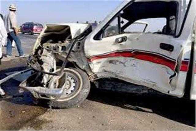 إصابة 3 أشخاص إثر حادث سيارة مع تروسيكل بطريق كيلو 6 طريق قنا -سفاجا
