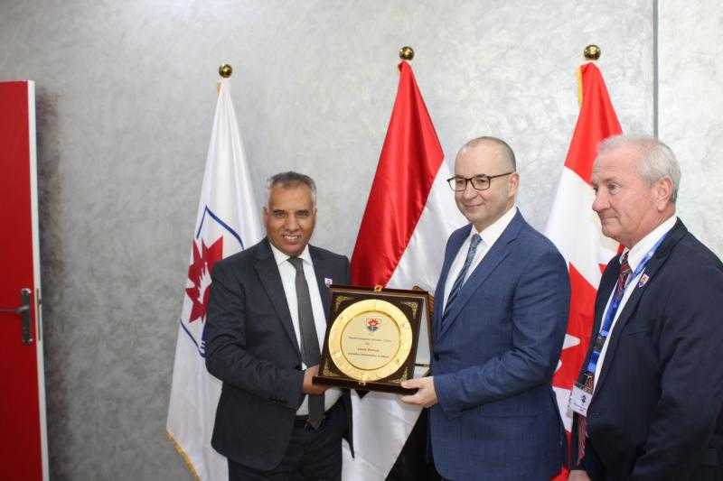 السفير الكندي يزور المدرسة الكندية في العاصمة الإدارية
