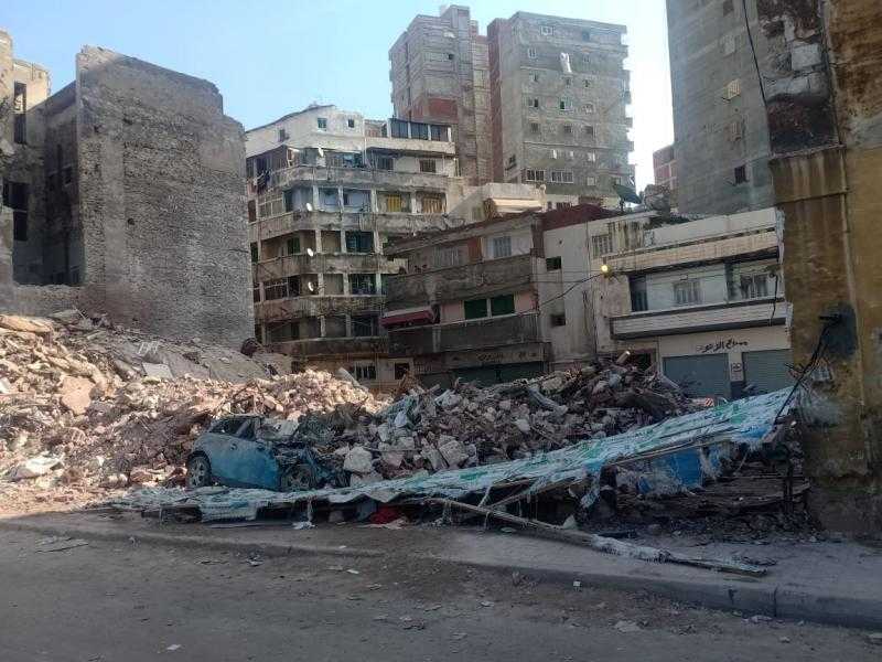 مصرع 3 أشخاص وإصابة 3 آخرين إثر انهيار سقف حجرة في عقار بالإسكندرية