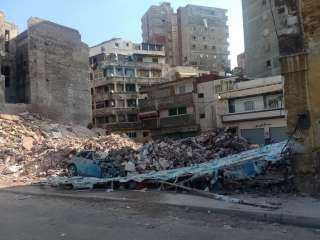 مصرع 3 أشخاص وإصابة 3 آخرين إثر انهيار سقف حجرة في عقار بالإسكندرية