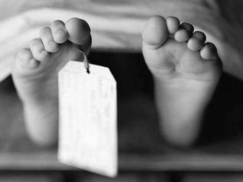 وفاة أم وإصابة طفلتها