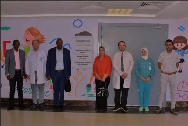 الوفد الأوغندي بمستشفى السرطان