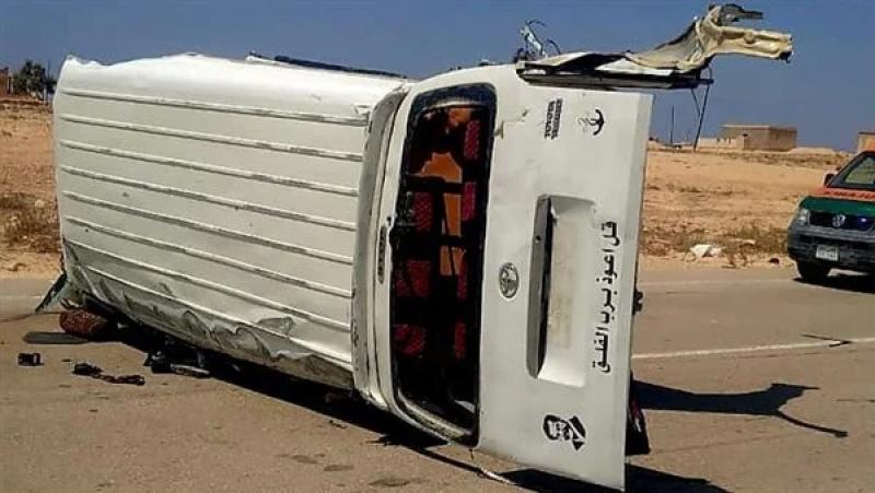 انقلاب سيارة بالطريق الدولي الساحلي بمطروح