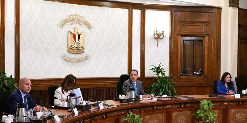 مدبولي يوجّه بضرب «الباطون» بالأخضر.. توسع في تشجير شوارع القاهرة وتحويل الأراضي المهملة لحدائق
