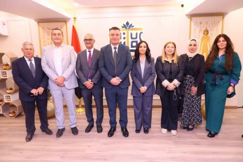 المعرض الدائم لمنتجات الصندوق "لوتس"