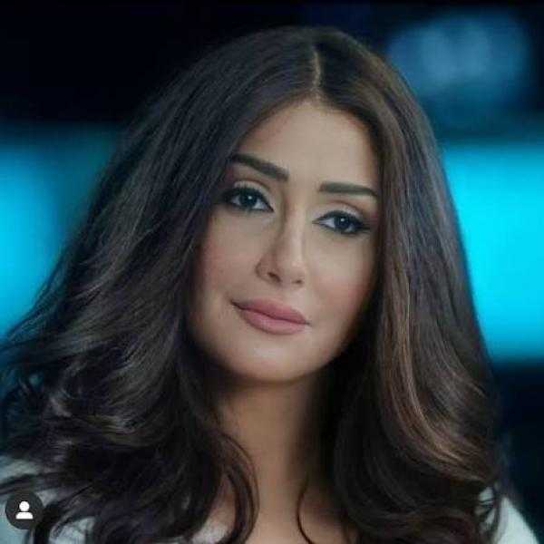 غادة عبد الرازق تكشف أسرارًا عن حياتها: اتجوزت 5 مرات ووقفت علاج الاكتئاب