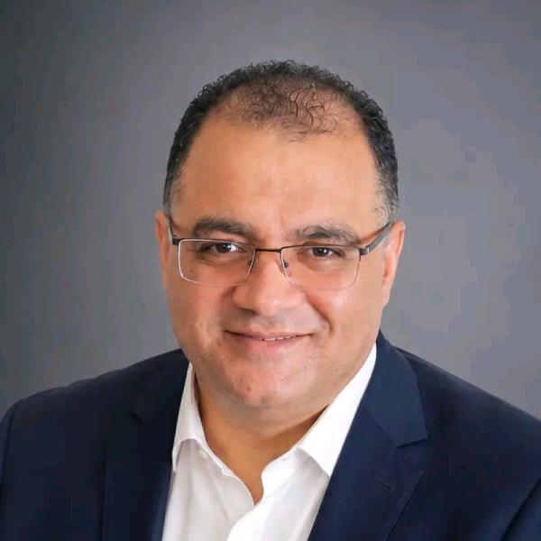 الصحفي محمد الجارحي 
