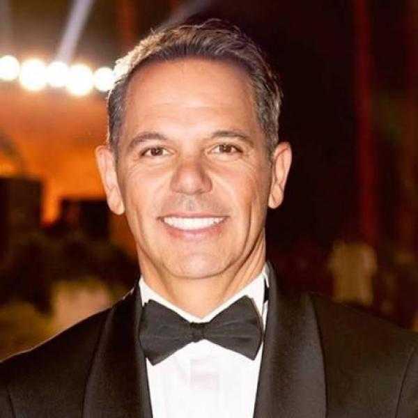 رامي إمام يفتح باب الغموض بـ«ميعاد عشا».. كاميرا جديدة وحكاية مختلفة