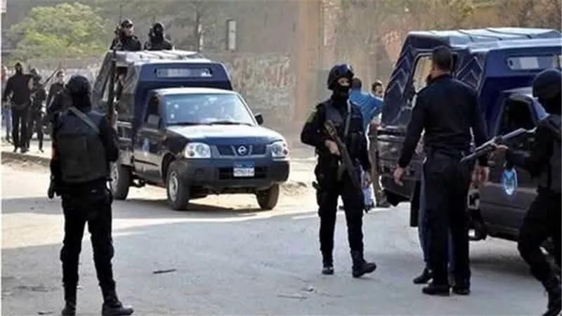 مداهمة أمنية بسوهاج تنتهي بمصرع 3 عناصر إجرامية وضبط ترسانة أسلحة ومخدرات