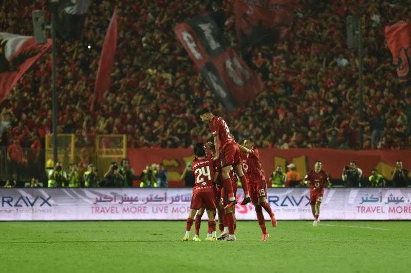 الليلة الكبيرة في استاد القاهرة.. الأهلي يعلم الزمالك الدرس بثنائية نارية ويحسم قمة الدوري بجدارة