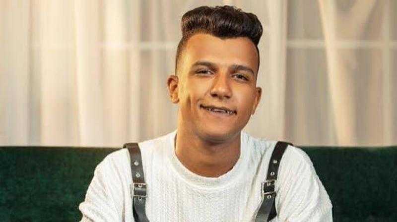 بعد فيديو السيجارة.. إيقاف عصام صاصا عن الغناء 6 أشهر