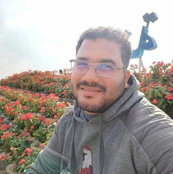 ترك بنتين أحدهما رضيعة.. حكاية محمد شخبة أحد ضحايا حادث قافلة الشاحنات في السودان