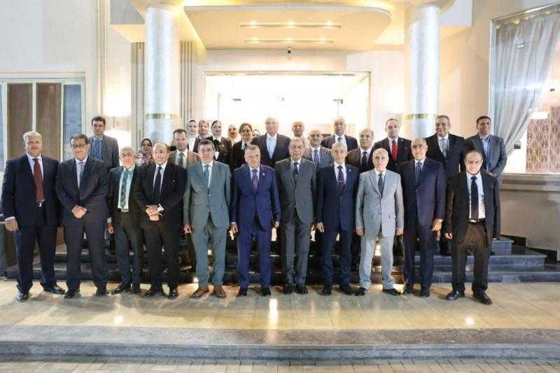 محافظ المنيا يبحث تعزيز التعاون مع مستشاري النيابة الإدارية لترسيخ الانضباط الإداري وتحقيق الصالح العام
