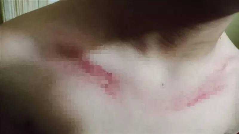 اتهام مدرس بضرب طفل عمره 8 سنوات وسحله داخل مدرسة بأكتوبر.. التعليم تحقق