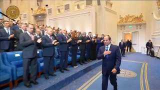 الرئيس السيسي يوجه برسالة قوية للمصريين: معنديش غير مصر هي وبس.. الكل يمشي وهي تقعد