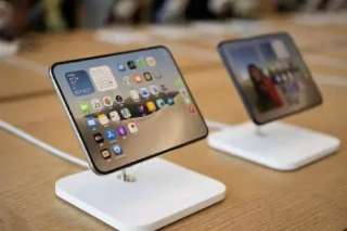 أبل تبدأ بيع آيفون ديو القابل للطي وسط طلب قوي