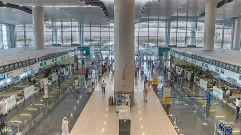 مطار الملك خالد يفاجئ المسافرين.. استئناف الرحلات الجوية اليوم الأحد
