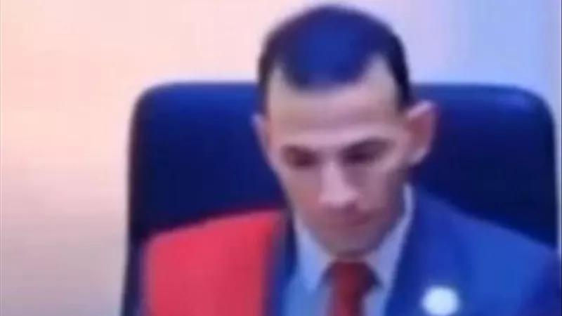 القاضي المزيف