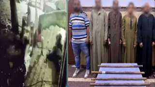 بسبب خلافات الجيرة ولهو الأطفال.. 5 أشخاص ينهالون بالضرب على صاحب محل ونجله في سوهاج