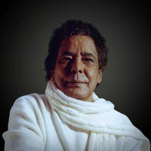قلق بين محبيه.. نقل الكينج محمد منير إلى المستشفى بعد تعرضه لوعكة صحية