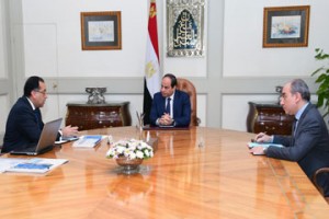 السيسي ووزير الاسكان