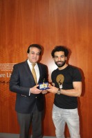 وزير التعليم العالى يزور محمد صلاح