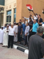 أبناء الجالية المصرية بدبى يرددوا الأغانى الوطنية أمام لجان الانتخابات