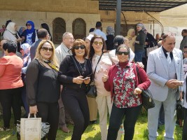 د.بسمة حسين وسط المحتفلين