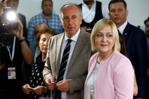 2018-06-24T075217Z_1634070794_RC18DF971E10_RTRMADP_3_TURKEY-ELECTION-900x600